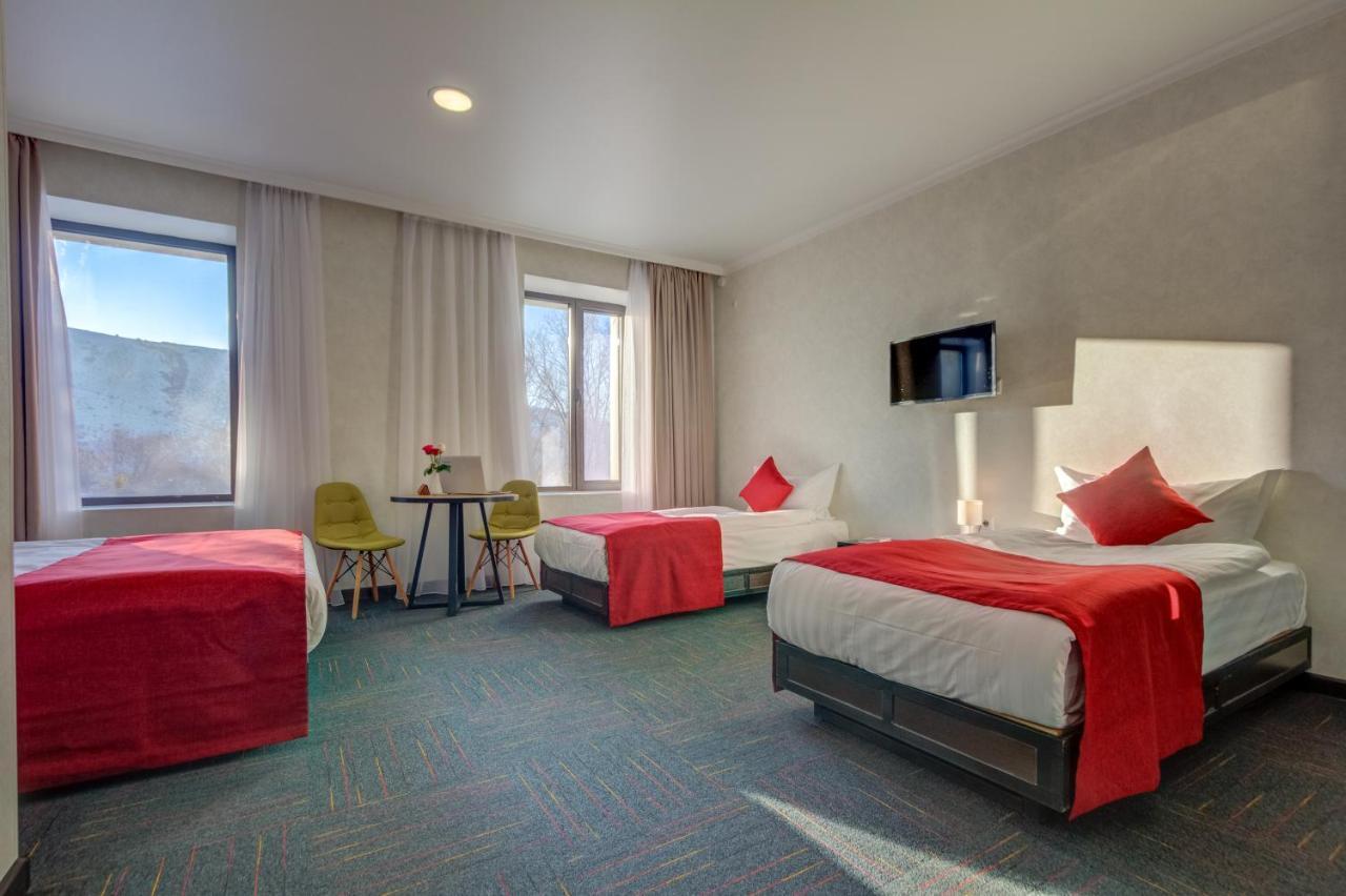 My Hotel Каракол Екстериор снимка